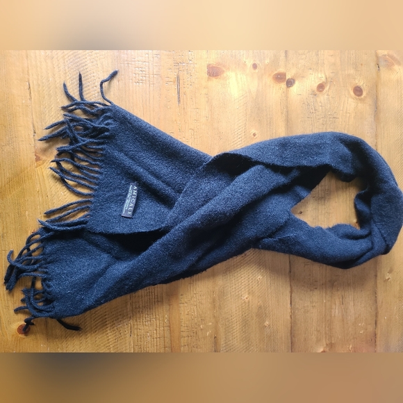 AMICALE 100% Cashmere Scarf - Picture 4 of 4